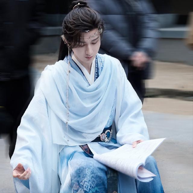 狐妖王权篇异域装惊艳,李一桐红衣长裙美哭,成毅抹额照令人心动 狐妖王权篇异域装惊艳,李一桐红衣长裙美哭,成毅抹额照令人心动