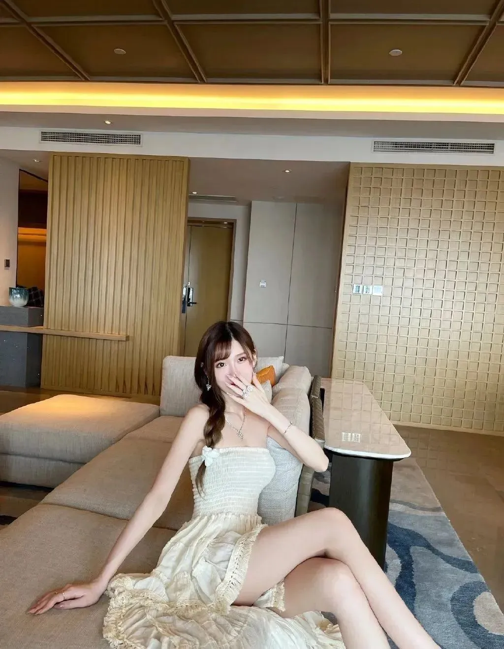 腐团儿 微博红人cos全身腿子高清照片壁纸下载_黑料正能量