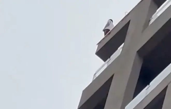 确认死亡！他本来不想跳，是路人起哄：“不跳不是人”！起哄者已被找到。_黑料正能量
