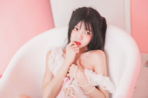 桜桃喵：邻家小妹的魅力与多样性