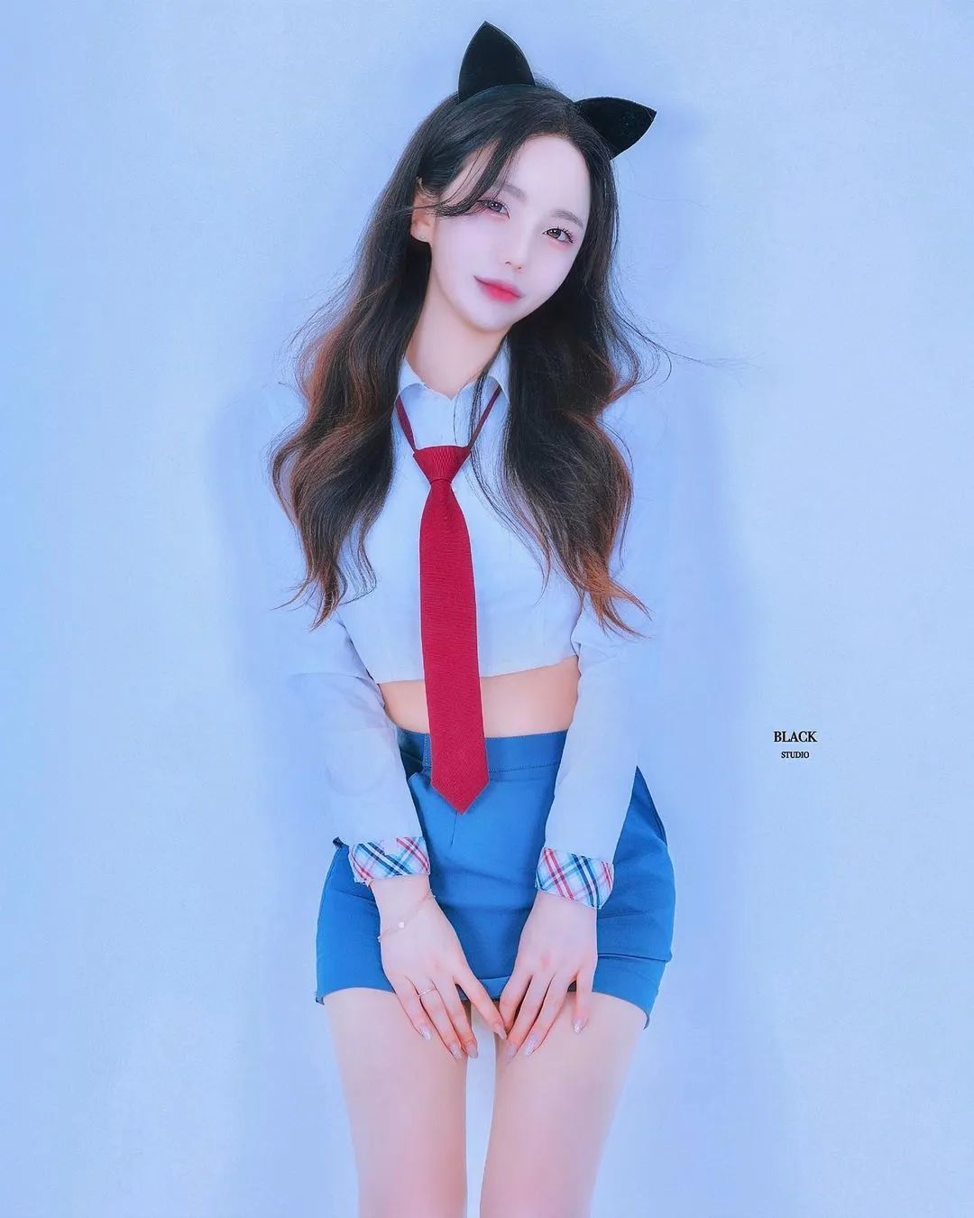 韩国网红1loo4，曲线玲珑，完美大长腿，大胆秀身材_黑料正能量