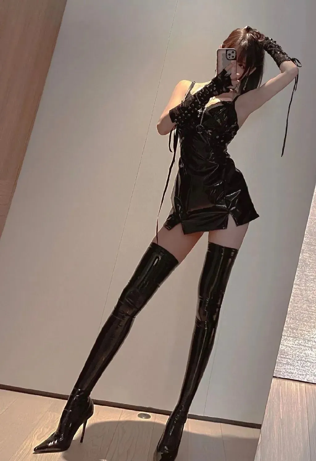 腐团儿 微博红人cos全身腿子高清照片壁纸下载_黑料正能量