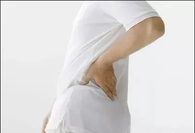 年纪轻轻，怎么会腰椎间盘突出？_黑料正能量